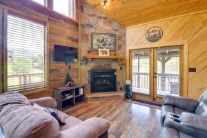 Expansive Smoky Mtn Retreat with Main and Guest Cabins