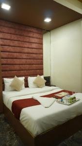 Near Beach HOTEL - VERSOVA INN