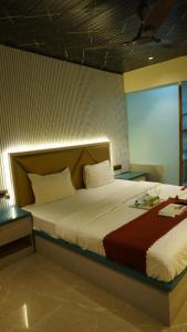 Near Beach HOTEL - VERSOVA INN