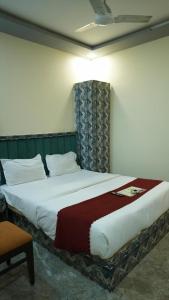 Near Beach HOTEL - VERSOVA INN