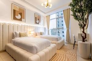 SkyView Signature 2BR - Ain Eye, Marina & Palm view