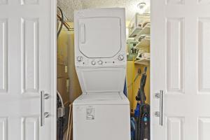 A-110, Pinnacle Port