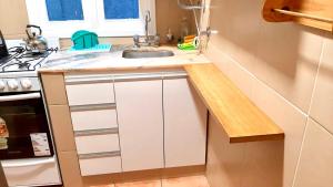 Cálido dpto de 2 ambientes con parrilla y cochera en zona residencial de Punta Mogotes