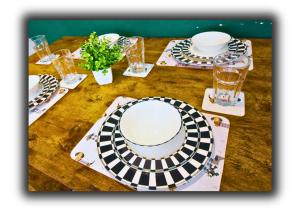 Pitchside Quarters Near Anfield sleeps 7