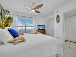 Emerald Towers West 2003 - Beachfront Blessings