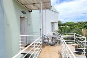 VVII42 Bright Tama 2BR Condo Walk to Beach and Pool