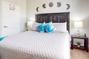 Spacious 3-Bedroom Condo in Windsor Palms Resort