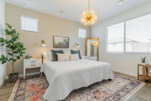 Private Pool! Avondale - Modern Mtn View Oasis