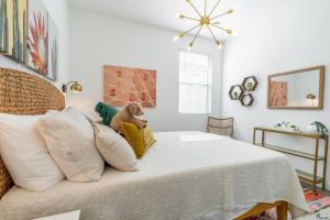 Private Pool! Avondale - Modern Mtn View Oasis