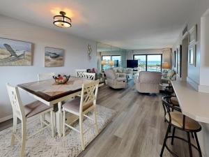 The Bent Palm Club by Distinctive Beach Rentals