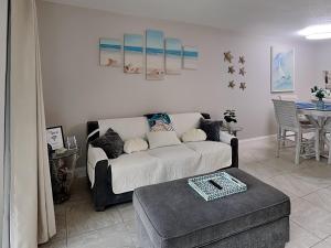The Bent Palm Club by Distinctive Beach Rentals