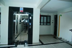 Embakasi Modern Elegant 2 br Urban Escape with Scenic Balcony by Lameg