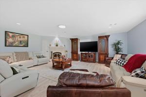 Hot Tub Retreat with Fenced Yard Near Lake Texoma