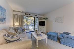 Gorgeous Grand Traverse Bay Beach Front Condo