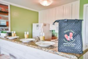 Sea Breeze, Pet Friendly, Overlooking Pool