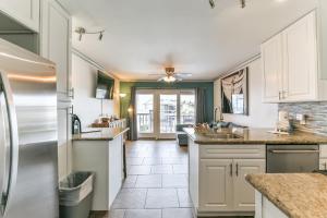 Vitamin Sea Top Floor - Balcony with Amazing Gulf and Pool Views