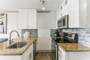 Vitamin Sea Top Floor - Balcony with Amazing Gulf and Pool Views