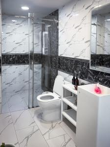 Luxury 6 Bedroom Private Pool Villa in Palm Springs Pattaya