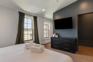 Superior King Room at The Emerald