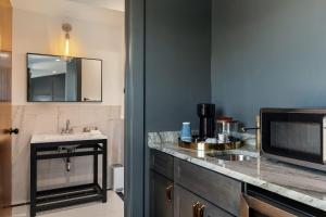 Superior King Room at The Emerald