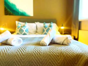 ELY House with FREE private parking