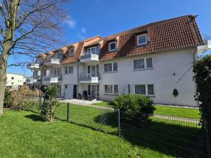 NEU eigener eingezäunter Garten - Apartmenthaus-Usedom Fam Stopp "Kajüte 1" Hunde willkommen & Ostsee zum greifen nah