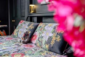 Central Georgian flat - perfect festival base!