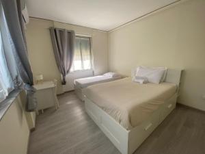 due camere, giardino attrezzato, vicino al mare, AC