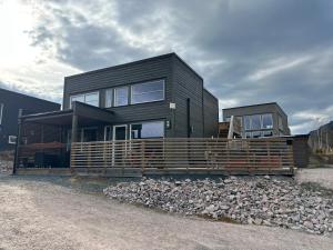 Exclusive Funkis Cabin, Lake View, Rooftop Terrace, Jacuzzi, Sauna, Close to Golf and Alpine