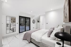 Ascot Racecourse Windsor Castle and Legoland Luxury Countryside Retreat Just Steps from Royal Ascot Racecourse only 10 mins from Windsor Castle and 5 mins from Legoland Windsor Resort