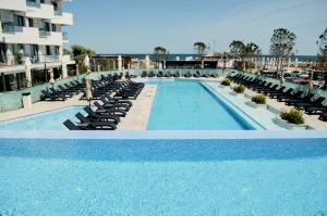 AquaBlue std in Infinity Pool & Spa Resort