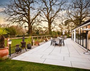 Ascot Racecourse Windsor Castle and Legoland Luxury Countryside Retreat Just Steps from Royal Ascot Racecourse only 10 mins from Windsor Castle and 5 mins from Legoland Windsor Resort