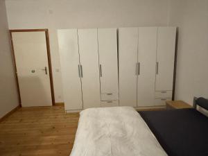 Private Rooms in big villa next to Planet Charmilles