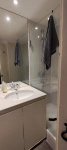Private Bedrooms in a Shared House Without an Elevator in Bairro Alto