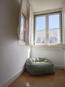 Private Bedrooms in a Shared House Without an Elevator in Bairro Alto
