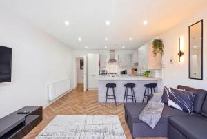 Stunning 2BR - Sleeps 8 - Save on Long Stays