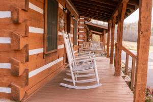 Bearfoot Bungalow- Tiny Cabin Getaway