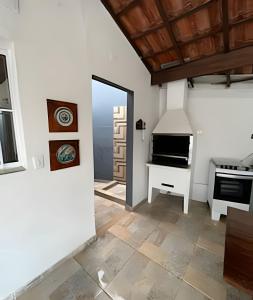 Casa 150m da Praia das Toninhas C Churrasqueira