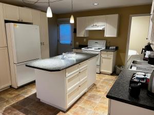 Cozy 2BR Getaway Quiet & Relaxing