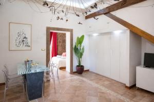 La Torre del Biscione - Campo dè Fiori by RHR