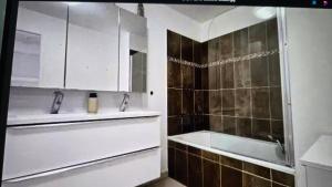 Appartement à Frejus avec piscine et terrasse