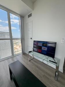 Modern Furnish 1BR Plus Den Condo In Vaughan Ontario
