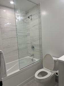 Modern Furnish 1BR Plus Den Condo In Vaughan Ontario
