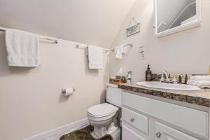 Relax Explore Waterfront Crawford Lake Cottage - 4878