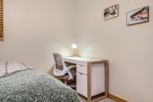 Relax Explore Waterfront Crawford Lake Cottage - 4878