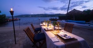 Afimi Beach House Montego Bay 4BR Beachfront Villa