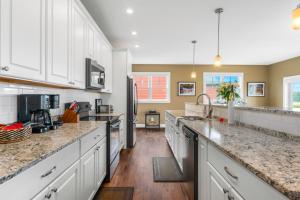 Golf in Luxury - 4BDR Home on Agaming Golf Course - by Torch Lake