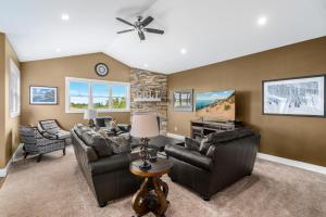 Golf in Luxury - 4BDR Home on Agaming Golf Course - by Torch Lake