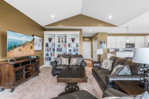 Golf in Luxury - 4BDR Home on Agaming Golf Course - by Torch Lake