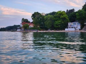 Bayshore Private Beach House w Panoramic Island Views ➠ 7633